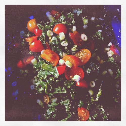 Kale & avocado salad