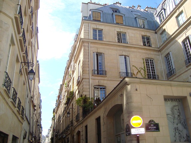 Rue Saint-Sauveur