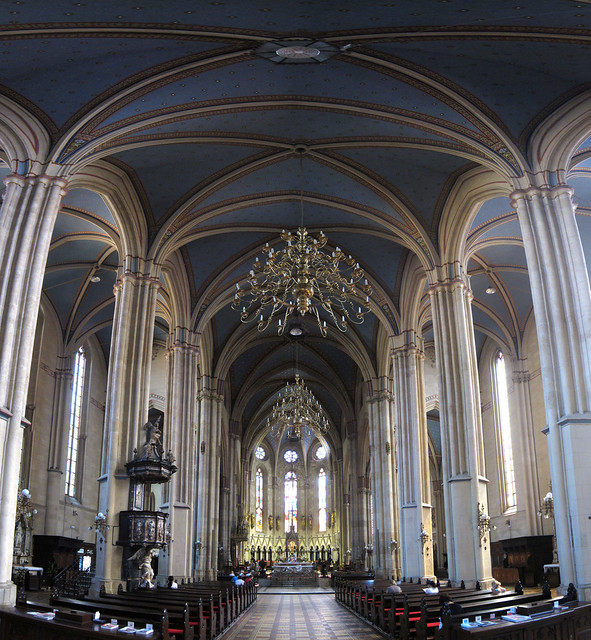 zagreb_cathedral_interior_panorama