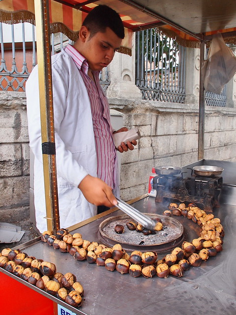 伊斯坦堡路邊攤賣得火烤栗子
