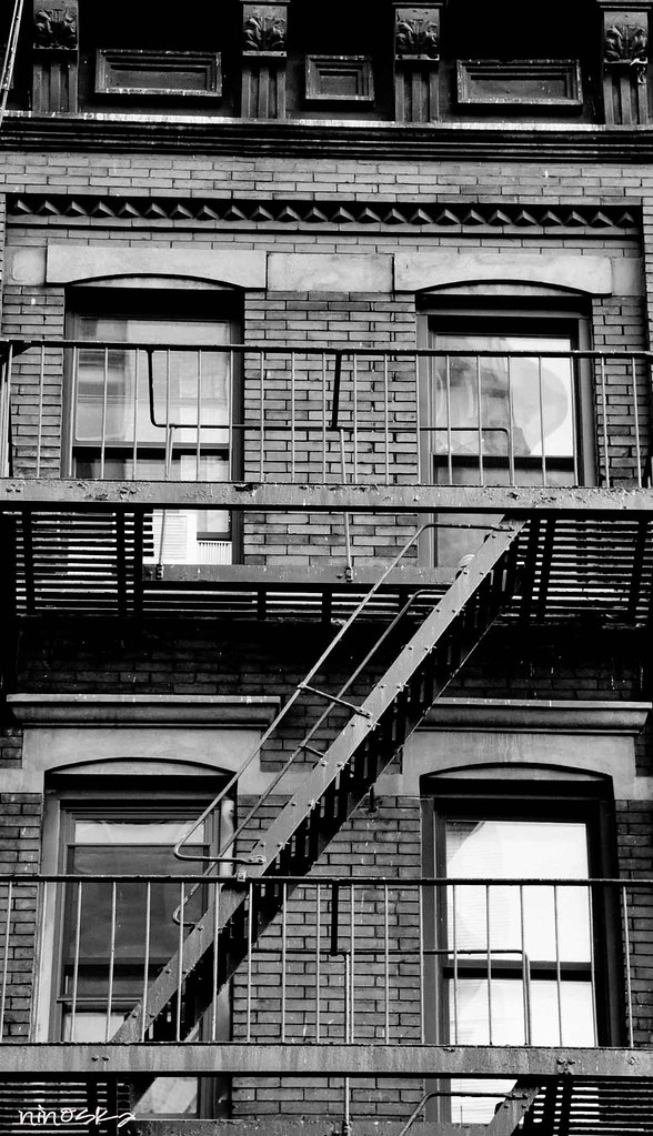 ventanas-escaleras-techo-BW-NY