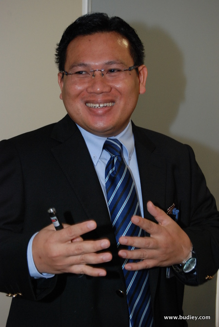 En. Saat Shukri Embong, MIMOS’ Director of Research for MEMS, NEMS & Nanoelectronics