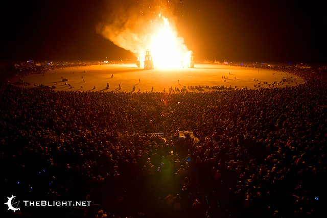 The Temple burns, Burning Man 2011