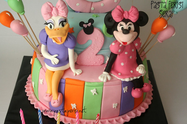 Minnie -Daisy duck cake