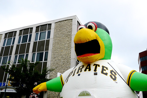 Pirate Game 2011 - Giant parrot.