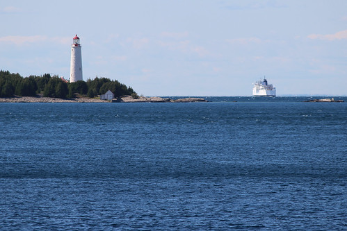 Cove Island Lighthouse and Chi-Cheemaun