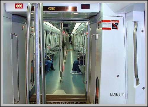 Metro by Miguel Allué Aguilar