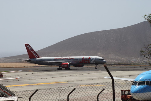 Jet2 757 G-LSAJ @ Tenerife Sur Airport