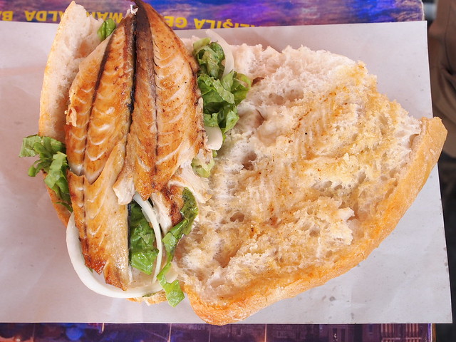 知名的烤魚三明治