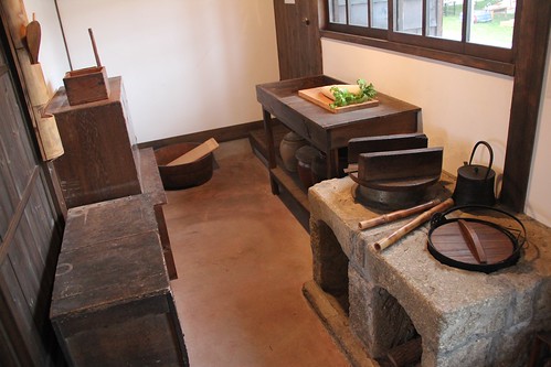 A replica of an old Japanese kitchen 昔の台所の模型