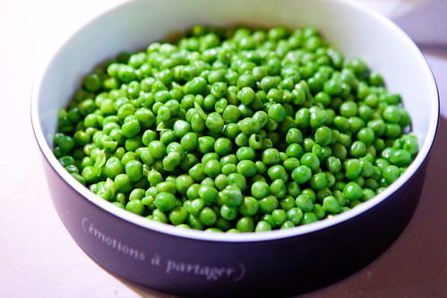 Large bowl of fresh peas