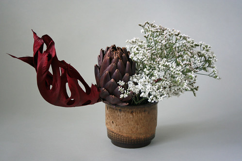 Ikebana with fresh, dried and colored materials