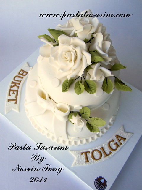   ROSES WEDDING CAKE 