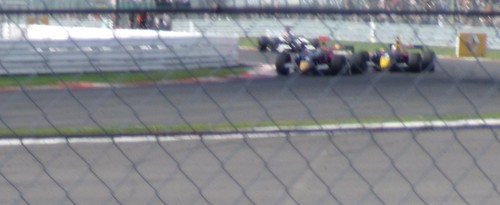 Vergne breathes down Ricciardo's neck