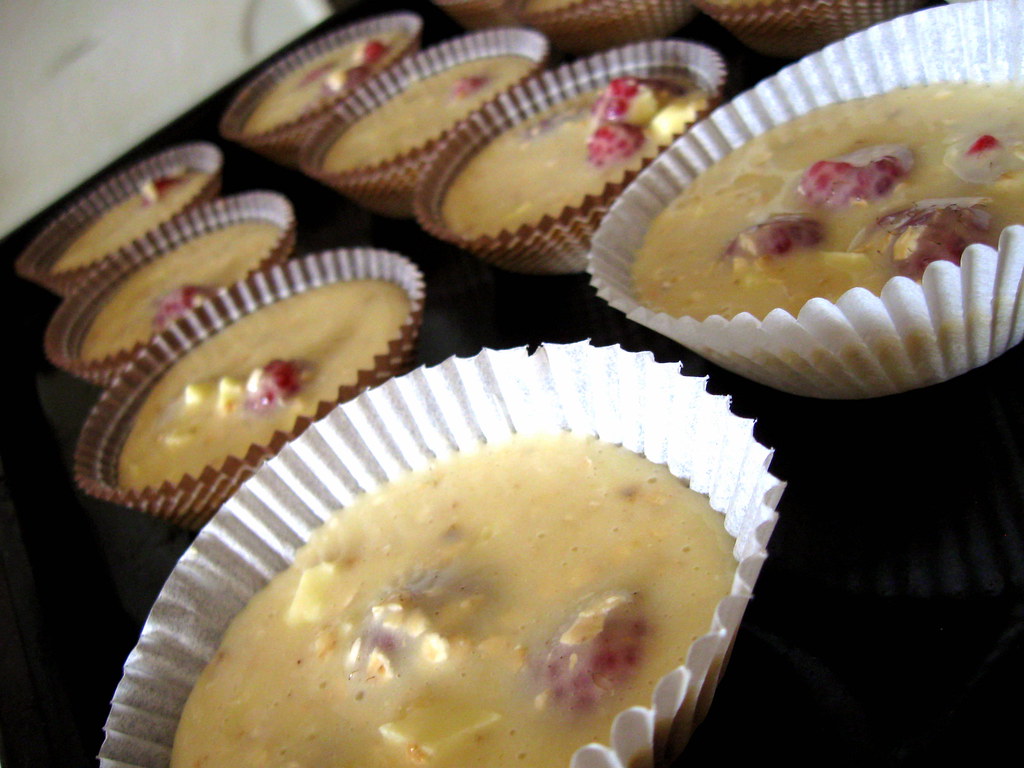 Muffins with Raspberries and White Chocolate
