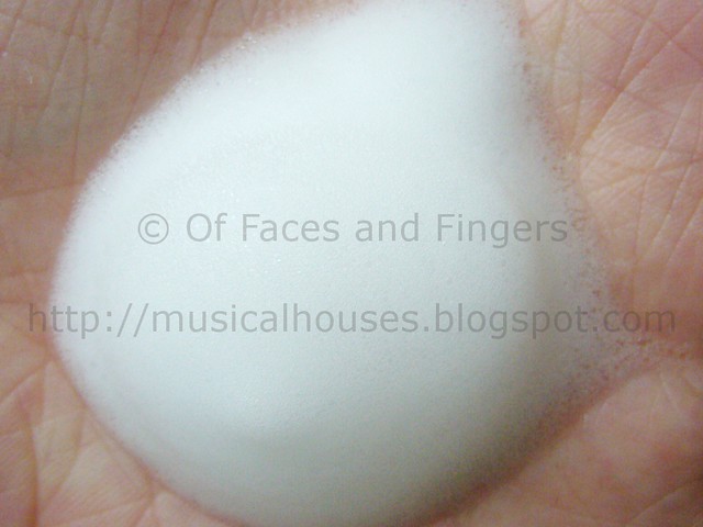 biore marshmallow whip facial wash foam 1