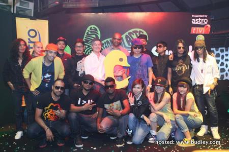 Group Shot of Celebrities for Suara Kami with Khairul Anwar Salleh (VP, Malay Language Business), Henry Tan (COO, Astro), Jake Abdullah (Group General Manager, AMP N