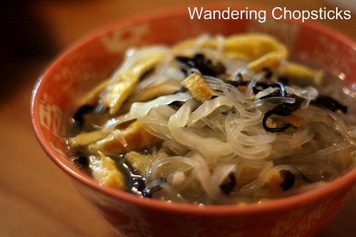 Mien Bap Cai Nam Meo Trung (Vietnamese Bean Thread Vermicelli Noodles with Cabbage, Tree Fungus, and Eggs) 7