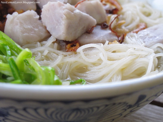 Taro and rice vermicelli noodle soup