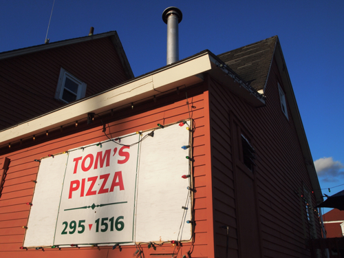 tom's pizza