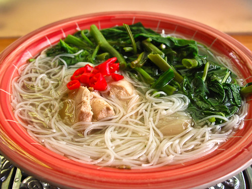 IMG_1443 Beehoon soup with chicken and kangkung , 蕹菜鸡肉米粉汤