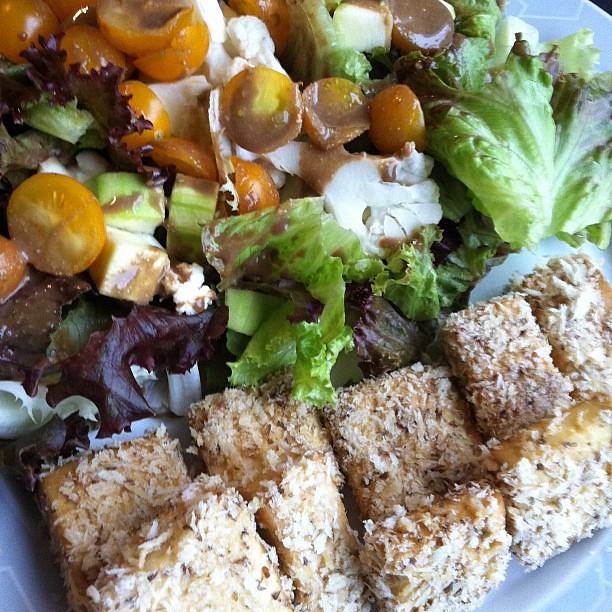 Tofu Fun Nuggets & salad with balsamic