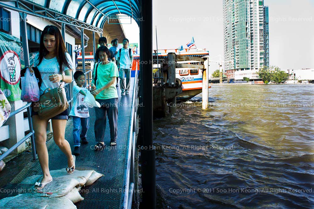 Bangkok Flood @ Saphan Taksin, Bangkok, Thailand