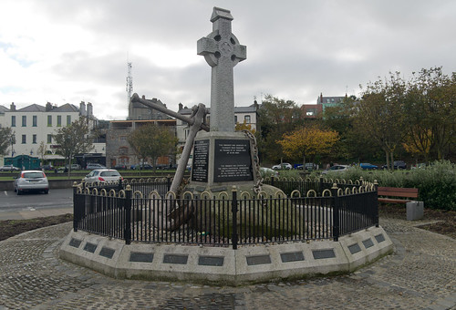 The Howth Sea Memorial was unveiled by President Mary Robinson in 1994 by infomatique