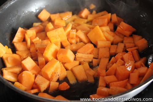 Sopa de cebolla morada con bombones de calabaza. www.cocinandoentreolivos (4)