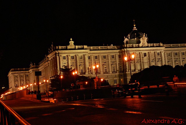 palacio real de noche