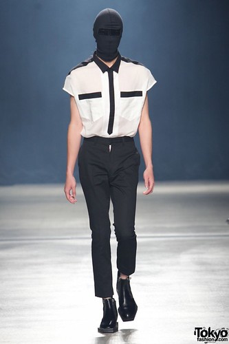 Banal-Chic-Bizarre-Menswear-Japan-Fashion-Week-2012-SS-010-600x900