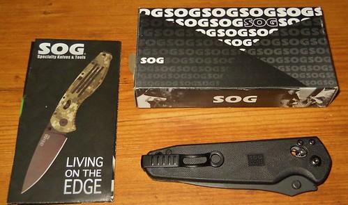 SOG Visionary II with Arc Lock Dual Thumb Studs 3.75" Black Plain Edge Blade