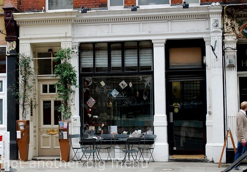 Bea's of Bloomsbury - Cafe exterior