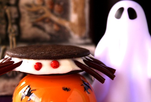Halloween Creepy Spider Cookies