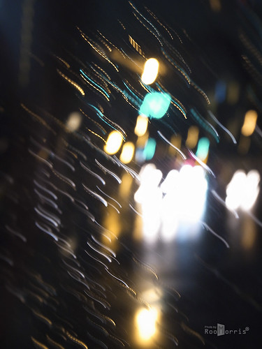 雨滴與光線的遊戲 by 拜亞的捕光藏影