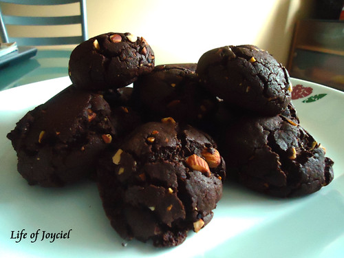 Chewy Chocolate Burnt Almond Cookies (Close-Up)