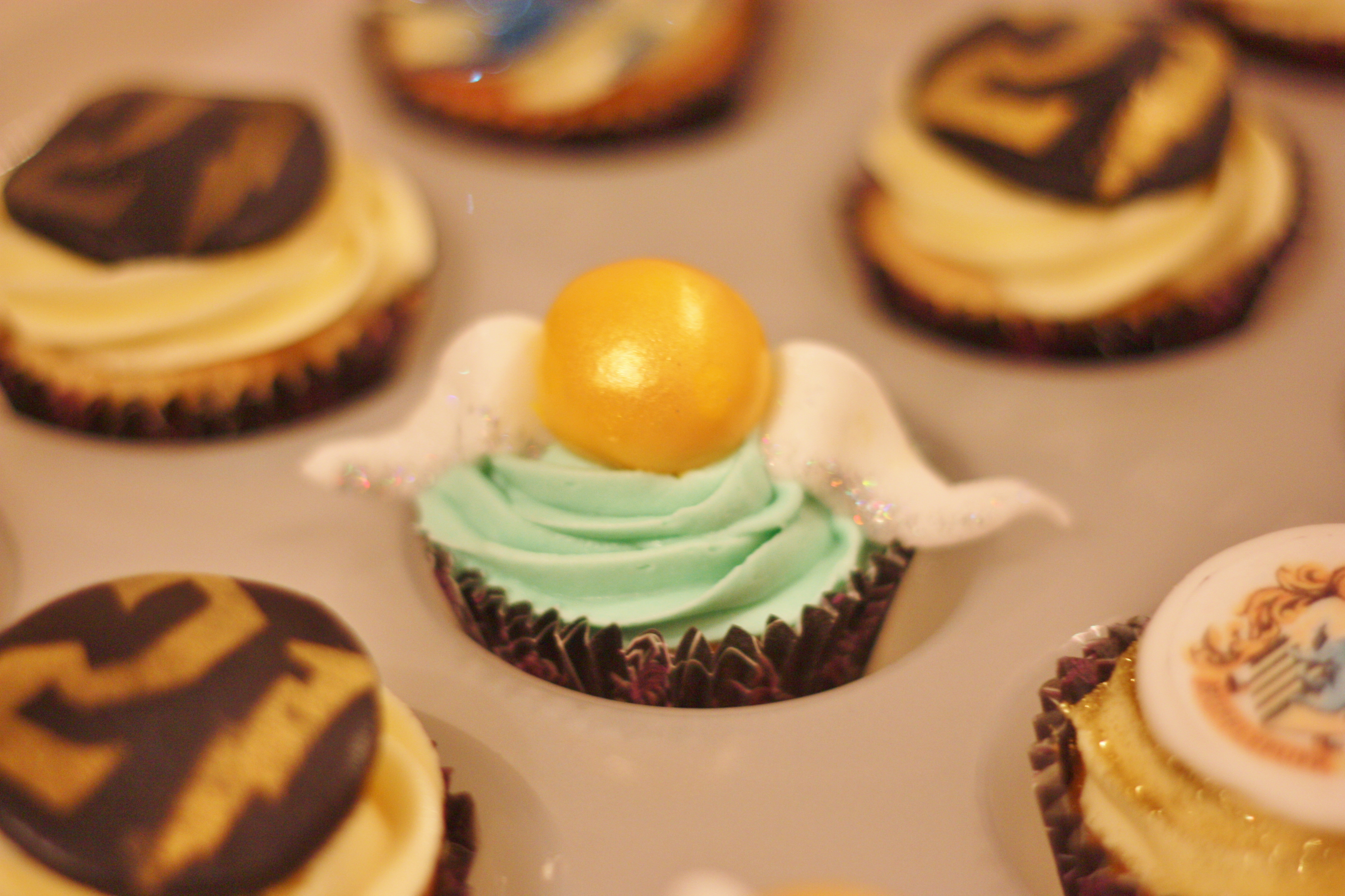 HarryPotter Cupcakes Harry Potter Cupcake golden snitch Wings Icing Decorations