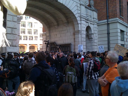 Police blocking the passage to the Stock Exchange building