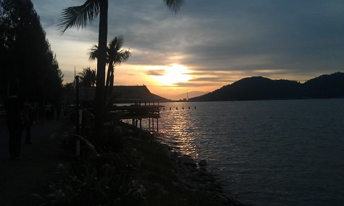 Menikmati Sunset di Marina Island