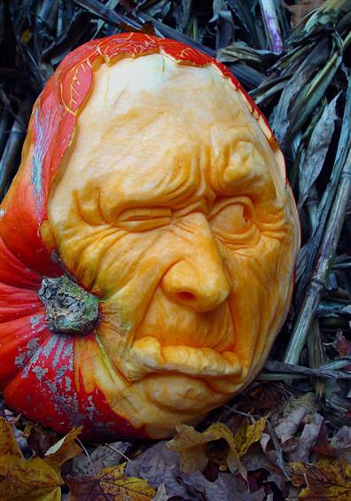 Ray Villafane - carved pumpkin 4