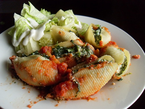 Simple Spinach and Ricotta Stuffed Shells