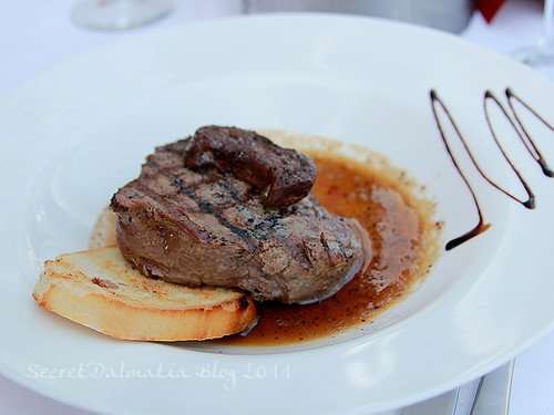 Steak with foie gras