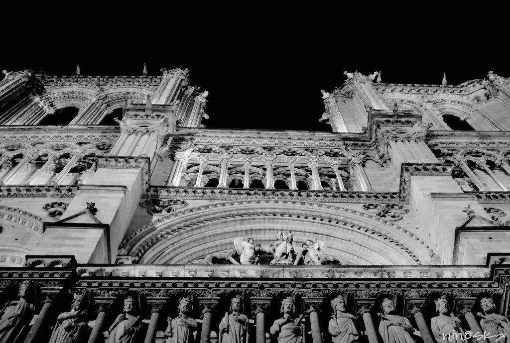 notre-dame-BW