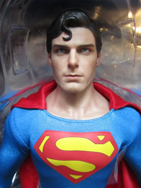 IMG_0942HOT TOYS SUPERMAN THE MOVIE CHRISTOPHER REEVE ACTION FIGURE ROCKETRAYGUN
