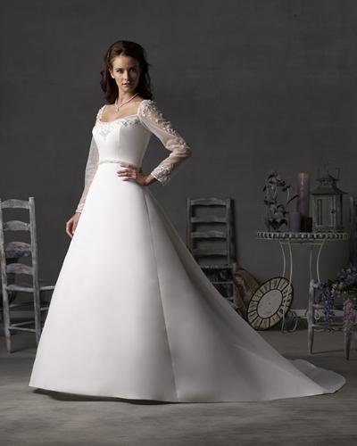 wedding dress with long sleeves VNeck with large skirt wedding dress has 