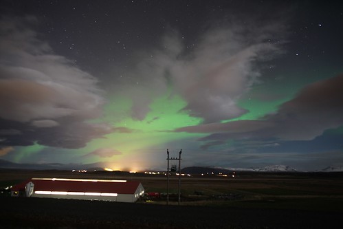Aurora borealis lighting up the icelandic sky! by BlacKie-Pix