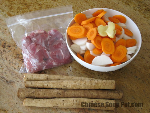 [photo-ingredients for burdock root carrot pork soup]