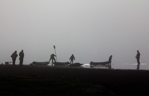 morio hi yn y niwl . canoeists in the mist