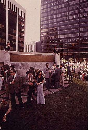 DOWNTOWN WORKERS AND SHOPPERS ENJOY LUNCHTIME BREAK AT CHESTER COMMONS MINI-PARK, 06/1973