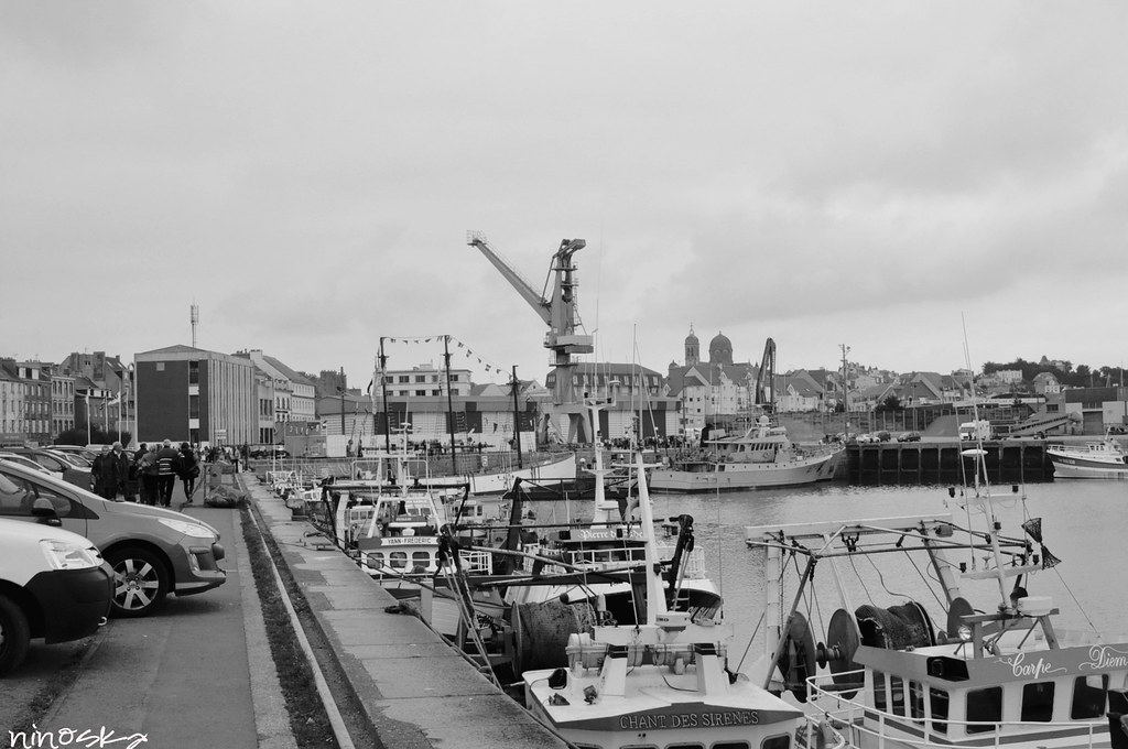 muelle-barcos-carro-BW